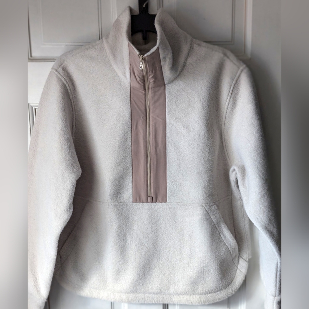NWOT Alpine Cream Off White Heavy  Design Pullover Women's Size M